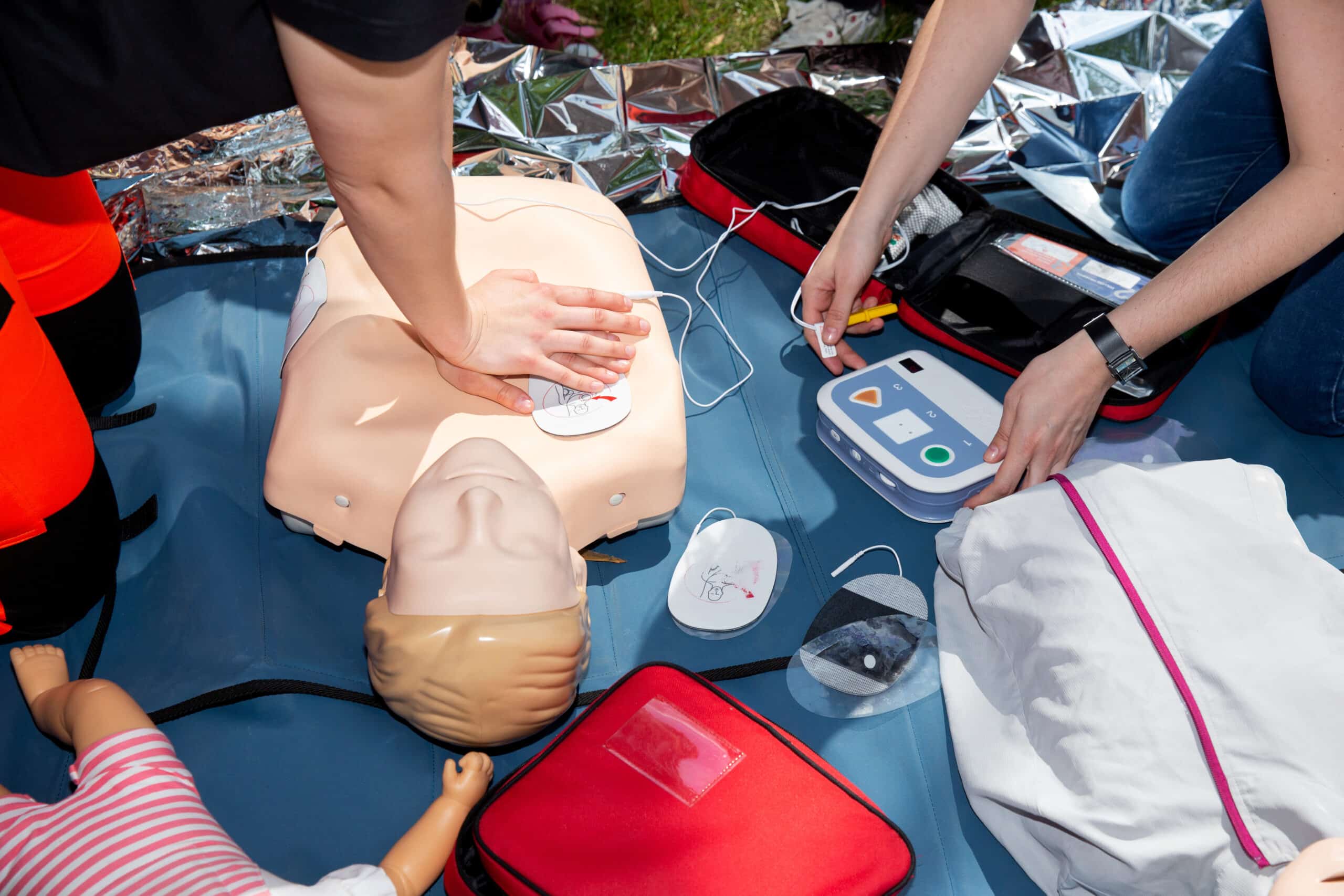 First aid training, resuscitation demonstration